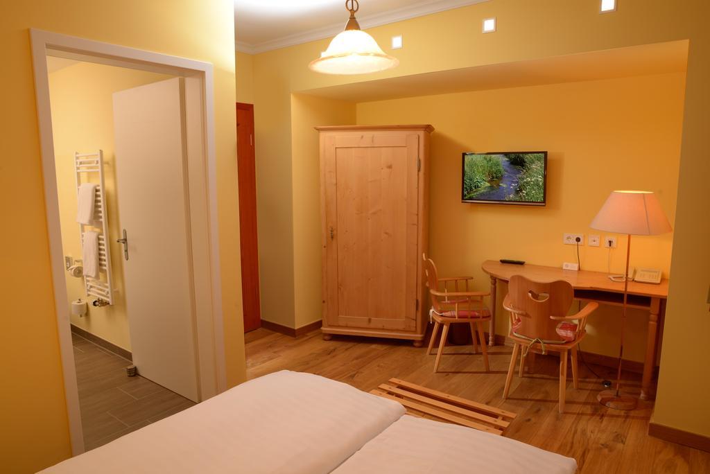 Landgasthof Haueis Marktleugast Стая снимка