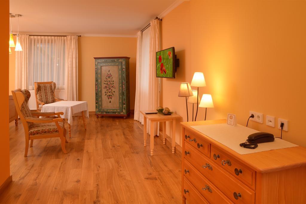 Landgasthof Haueis Marktleugast Стая снимка