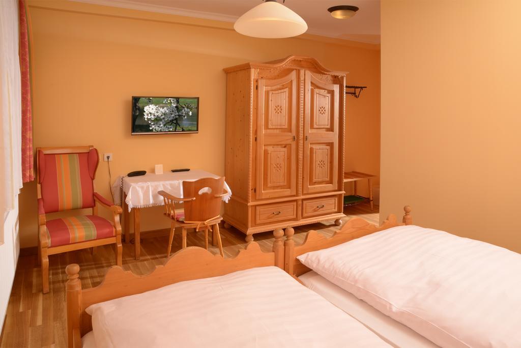 Landgasthof Haueis Marktleugast Стая снимка