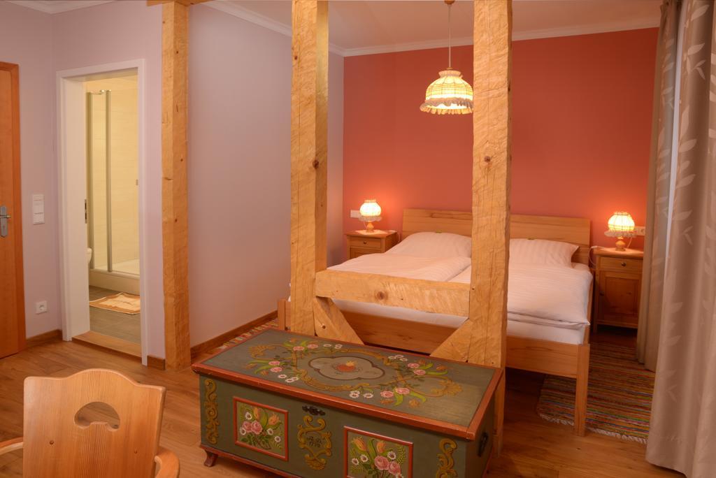 Landgasthof Haueis Marktleugast Стая снимка